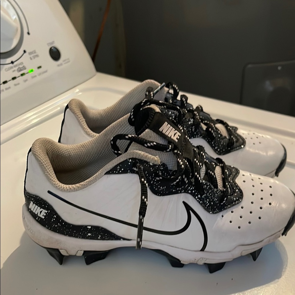 Nike White and Black Sneakers cleats